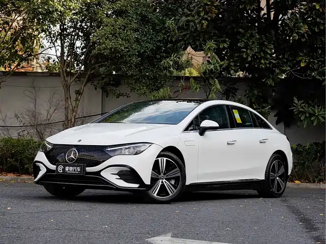 MERCEDES-BENZ EQE 2026