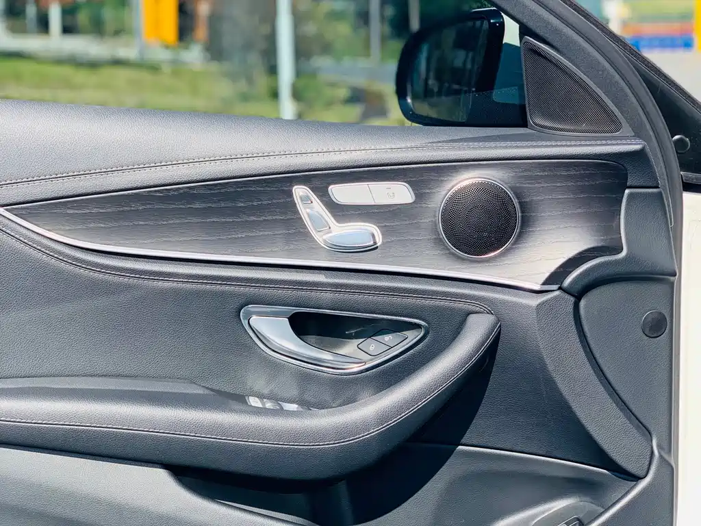 Mercedes-Benz E-Class — миниатюра 23