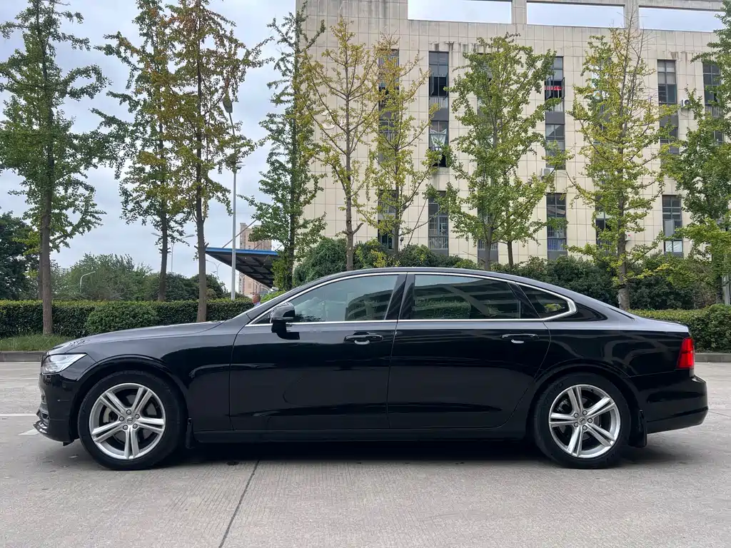 Volvo S90 — миниатюра 17