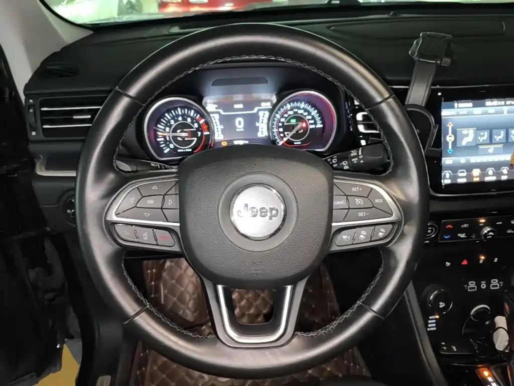 Jeep Grand Commander — миниатюра 11