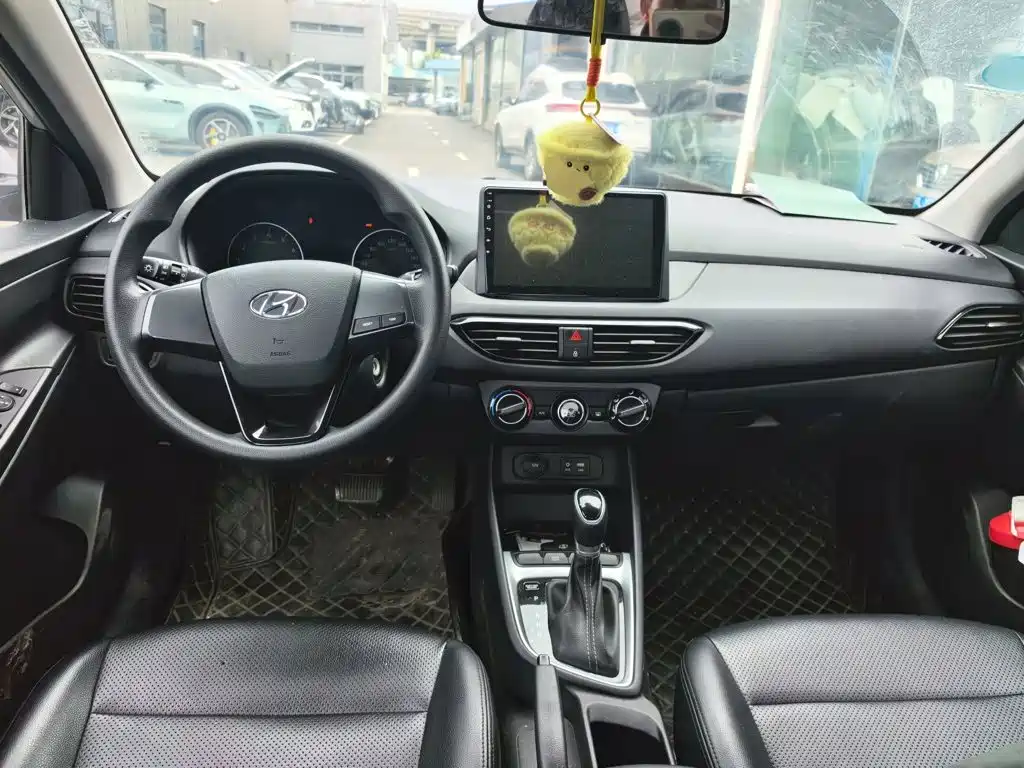 Hyundai Elantra — миниатюра 5