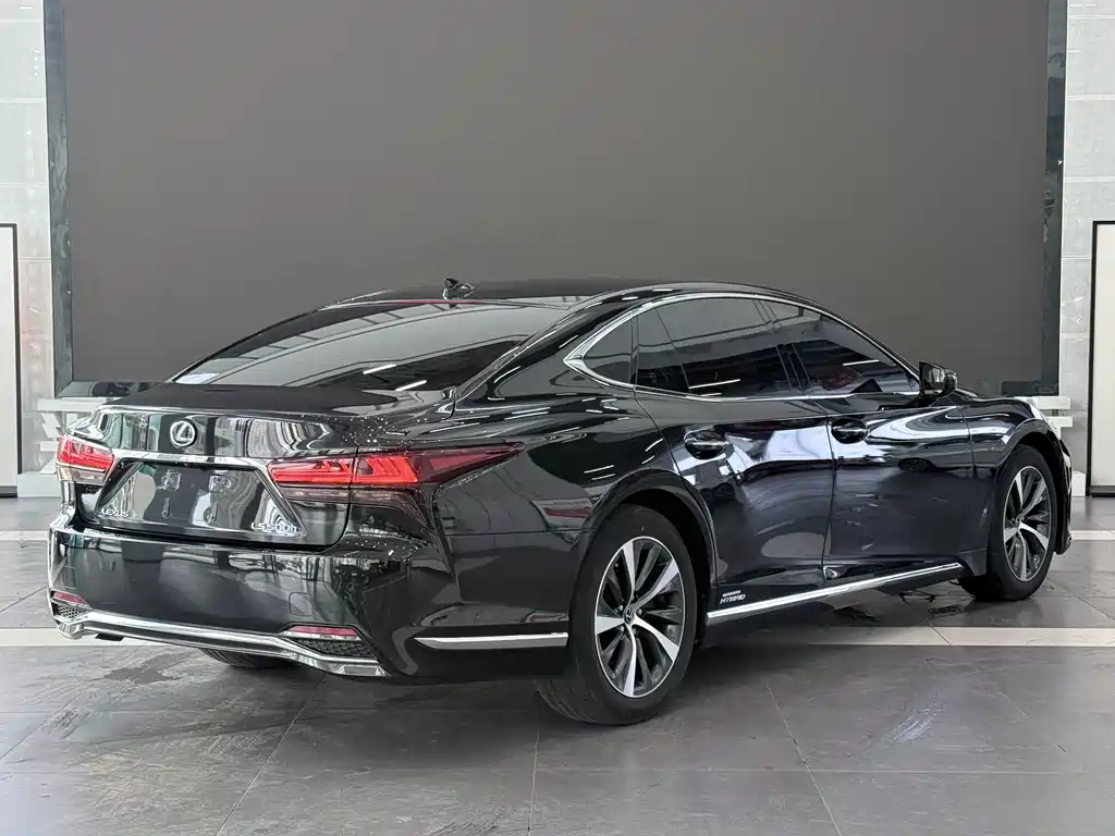 Lexus LS — миниатюра 5
