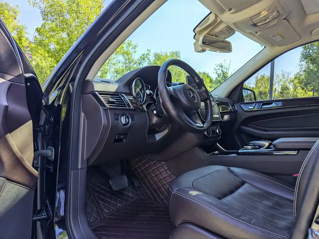 Mercedes-Benz GLS — миниатюра 10
