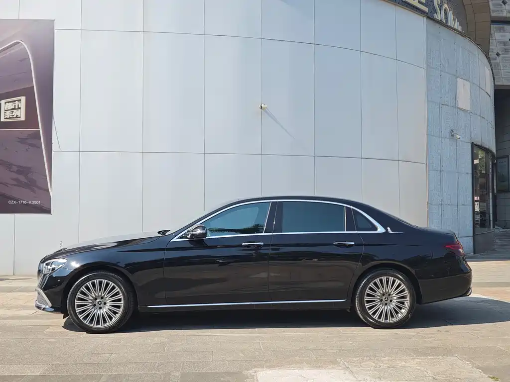 Mercedes-Benz E-Class — миниатюра 9