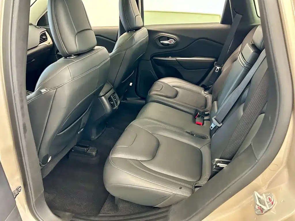 Jeep Cherokee — миниатюра 7