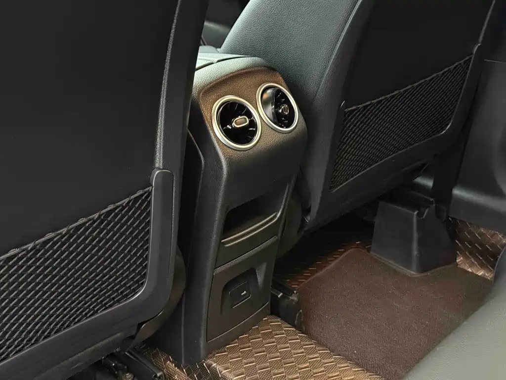 Mercedes-Benz GLA — миниатюра 15