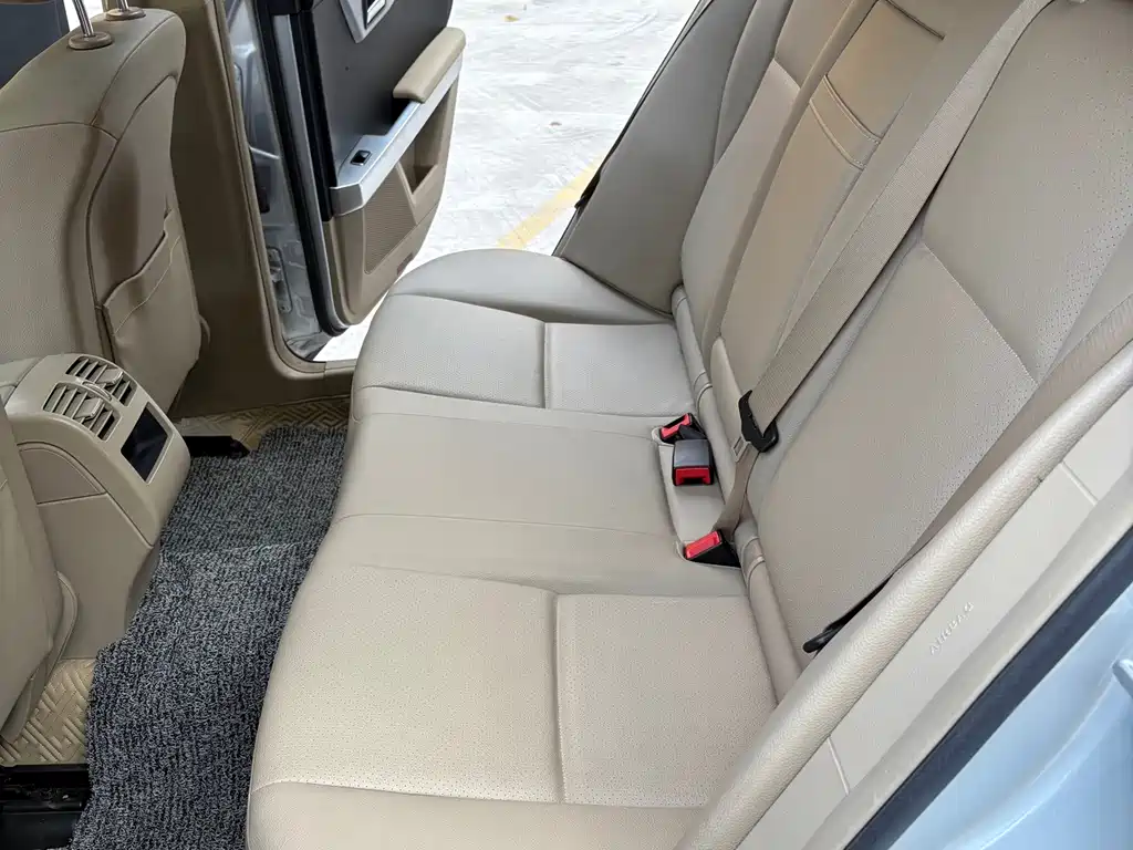 Mercedes-Benz GLK-Class (Import) — миниатюра 13