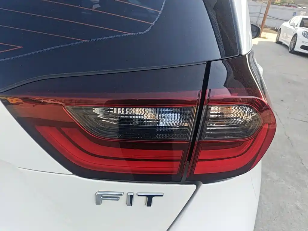 Honda Fit — миниатюра 8