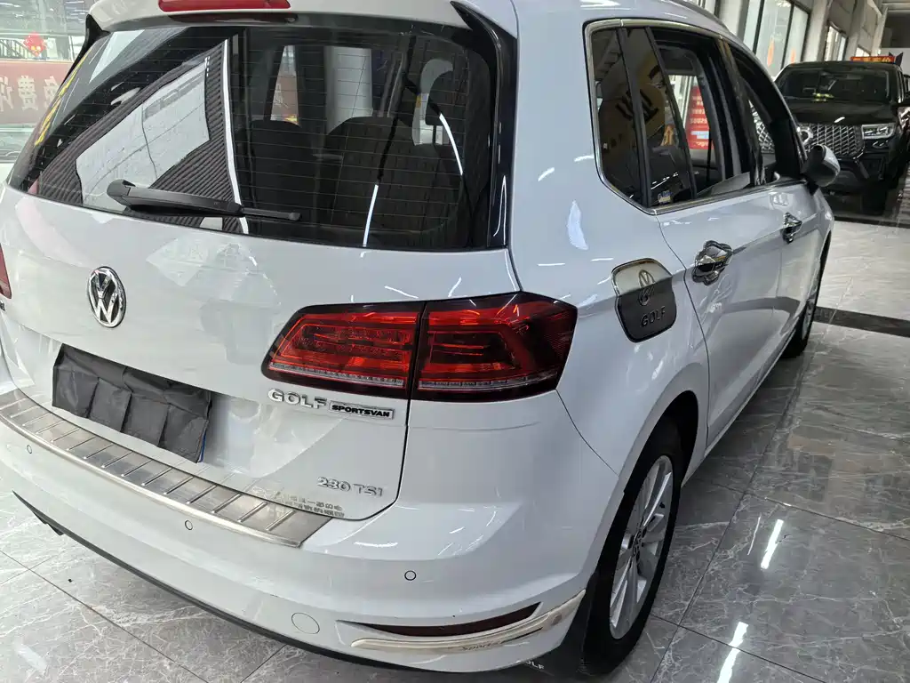 Volkswagen Golf · 2016 230TSI AT