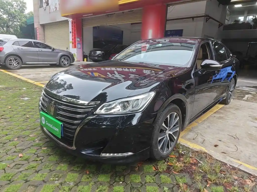 Toyota Crown — миниатюра 2