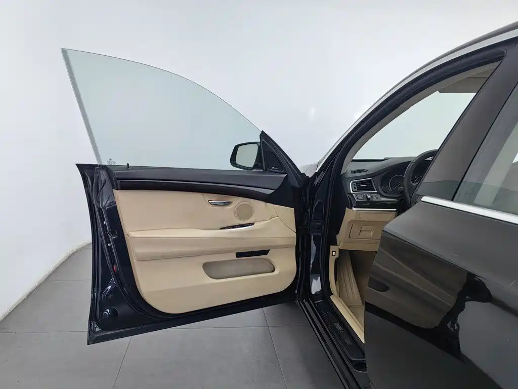 BMW 5 Series GT — миниатюра 8