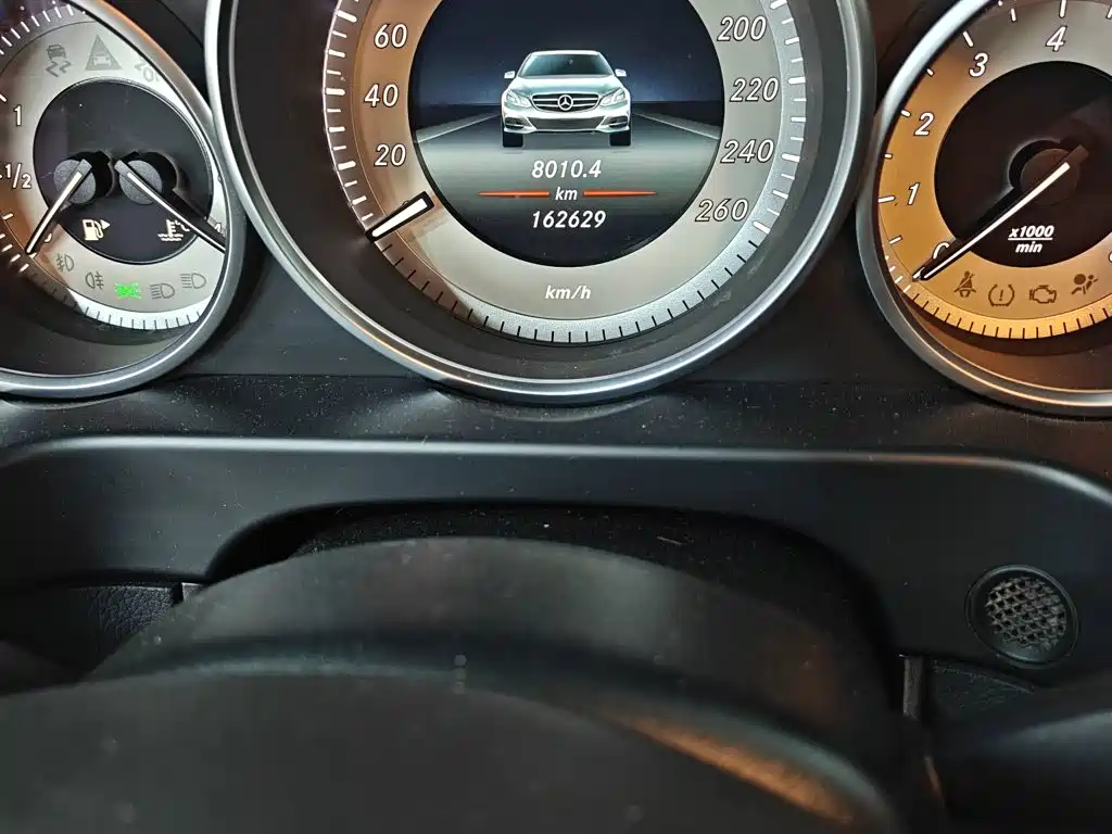 Mercedes-Benz E-Class — миниатюра 11