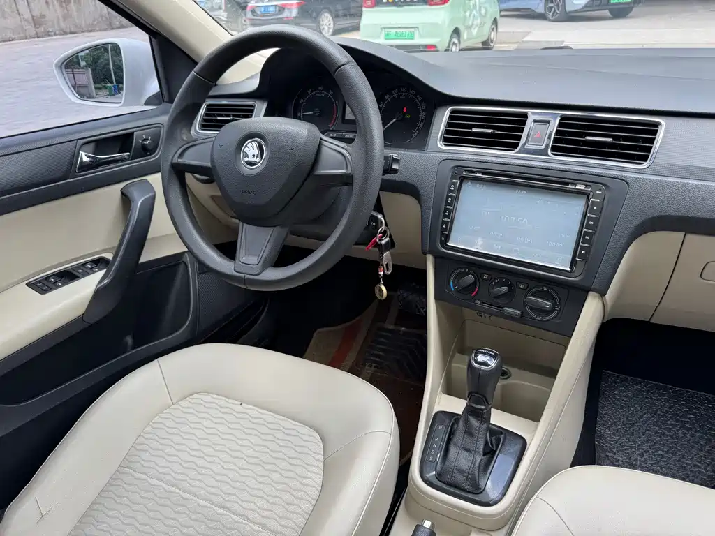 Skoda Rapid — миниатюра 15