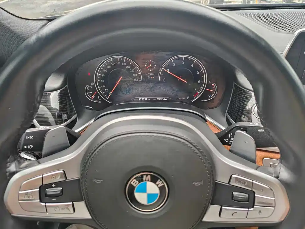 BMW 7 Series — миниатюра 11