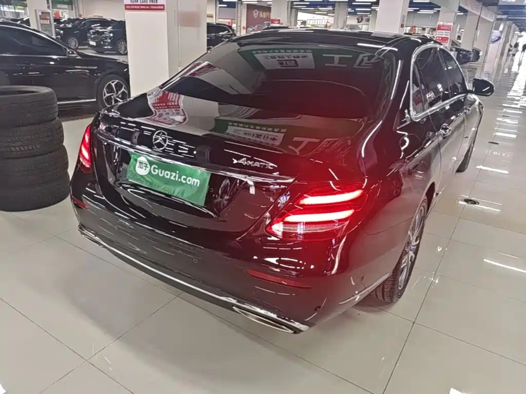 Mercedes-Benz E-Class — миниатюра 7