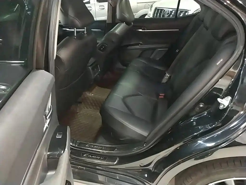 Toyota Camry — миниатюра 17