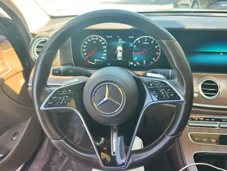 Mercedes-Benz E-Class — миниатюра 15