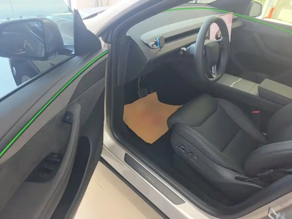 Tesla Model Y L — миниатюра 16