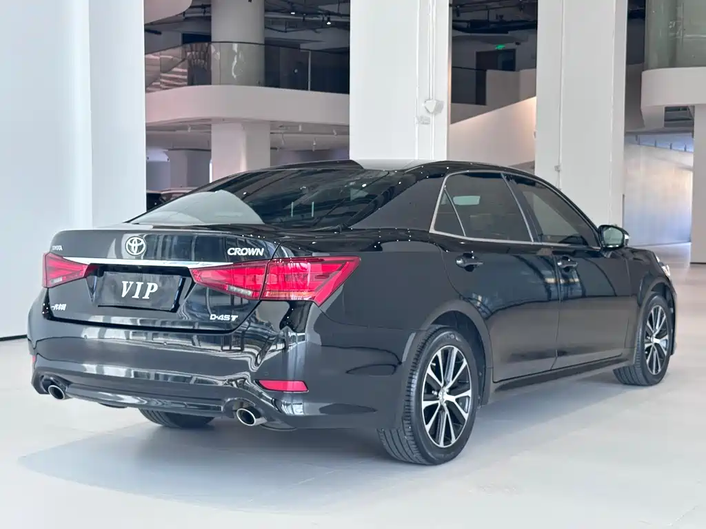 Toyota Crown — миниатюра 9