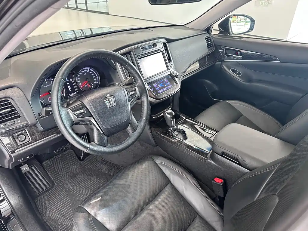 Toyota Crown — миниатюра 14