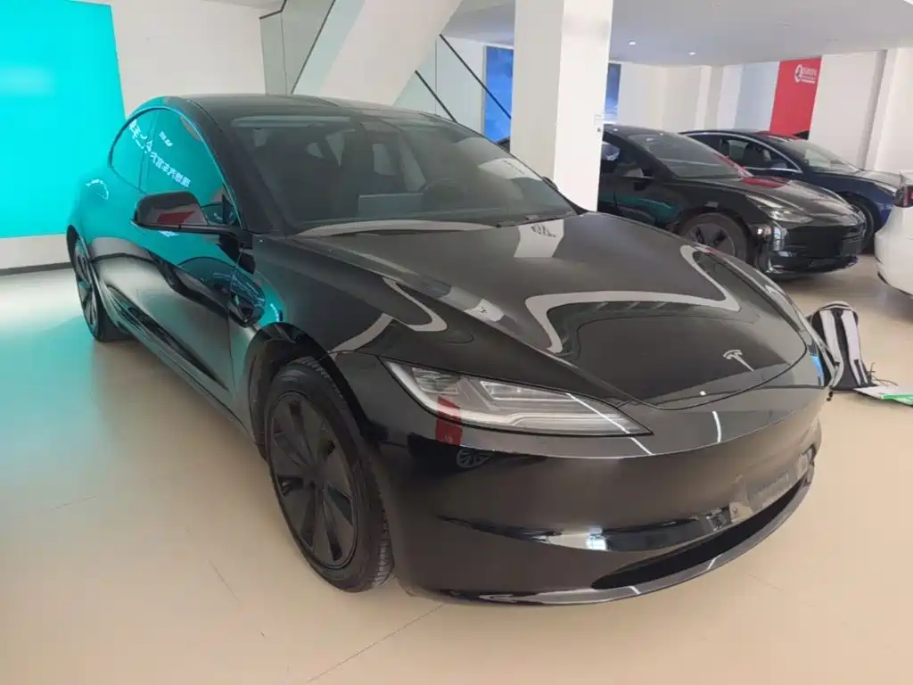 Tesla Model 3 — миниатюра 4