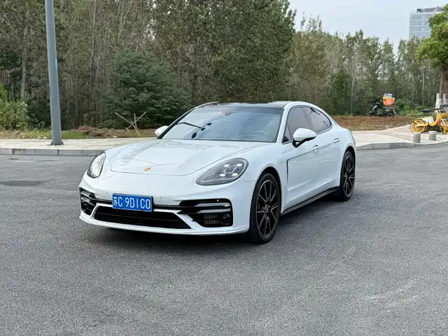 PORSCHE PANAMERA 2023