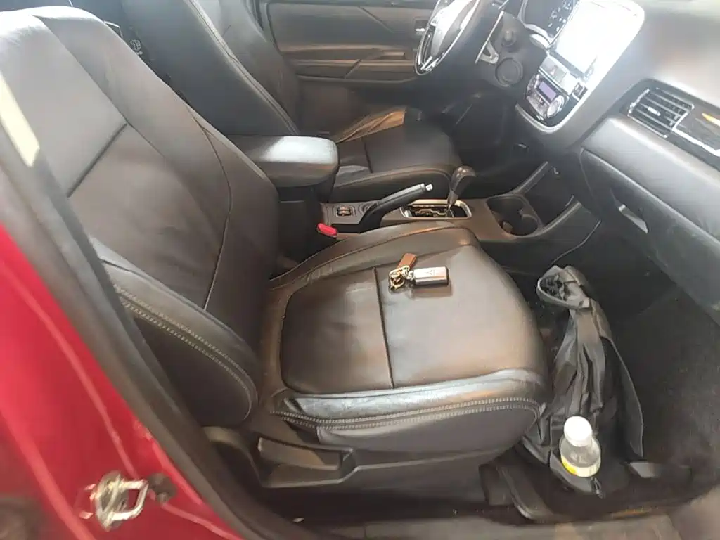 Mitsubishi Outlander — миниатюра 25