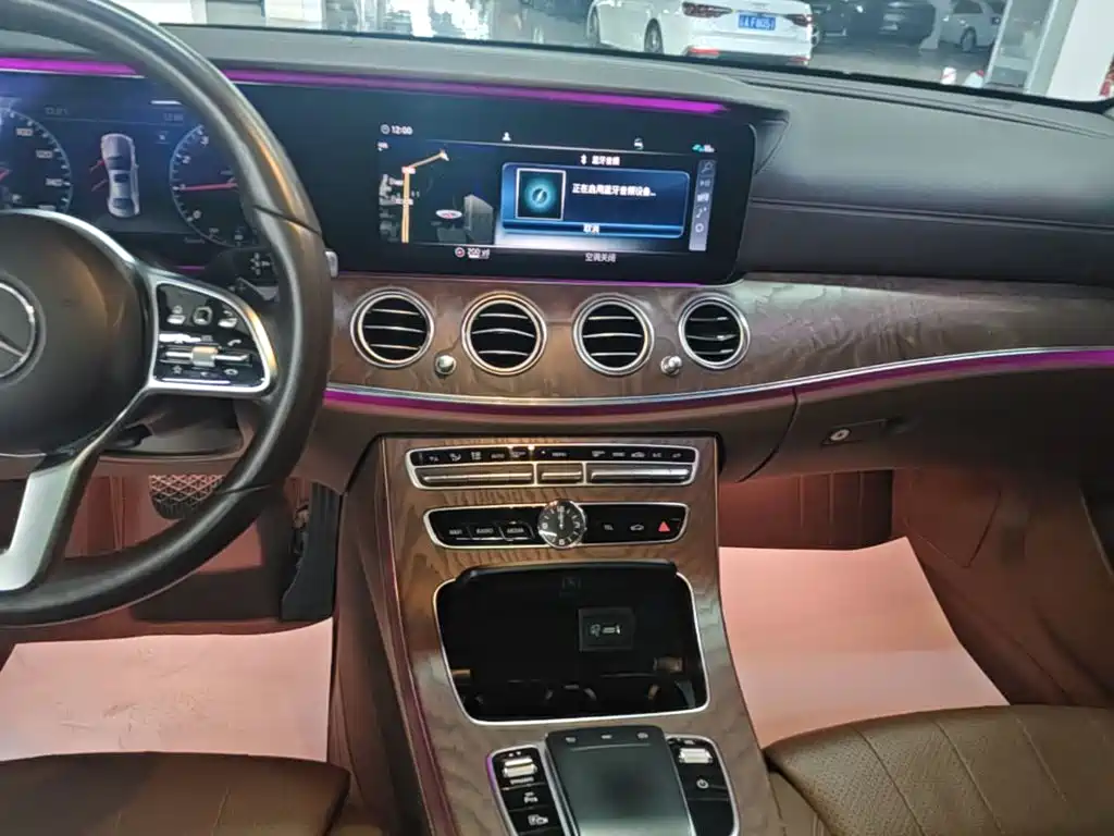 Mercedes-Benz E-Class — миниатюра 13