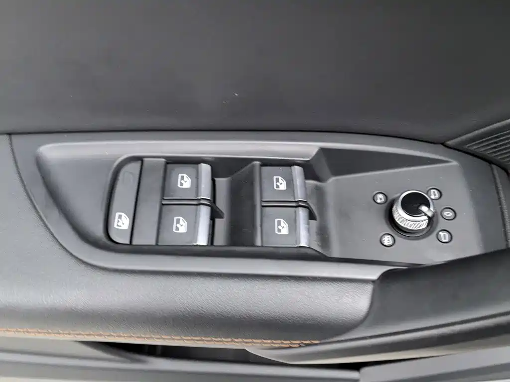 Audi Q5L — миниатюра 9