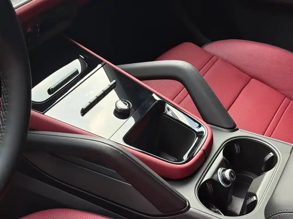 Porsche Cayenne — миниатюра 12