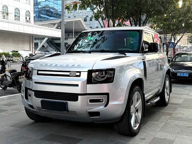 LAND ROVER DEFENDER