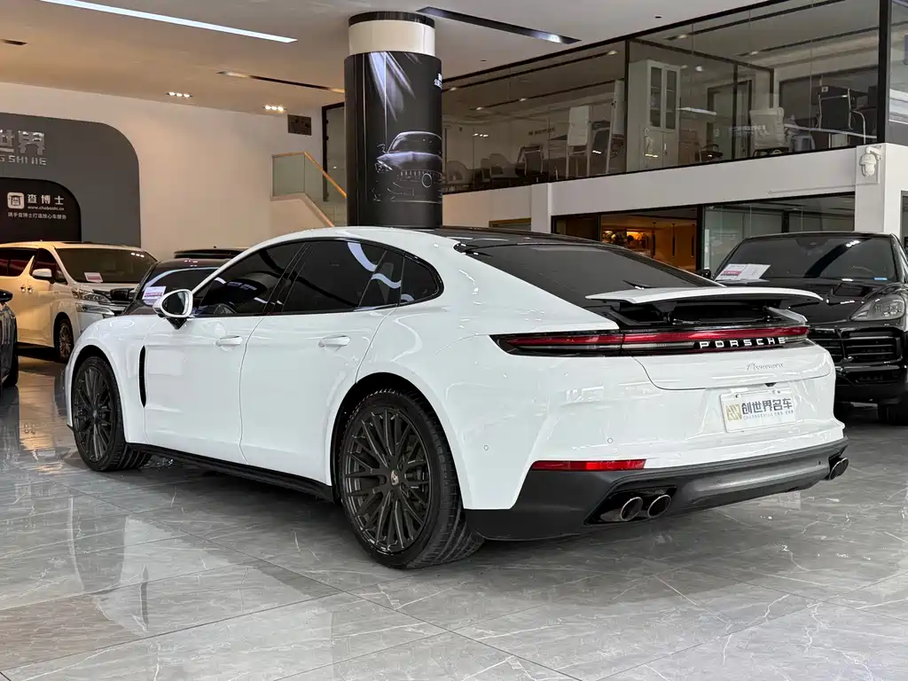 PORSCHE PANAMERA