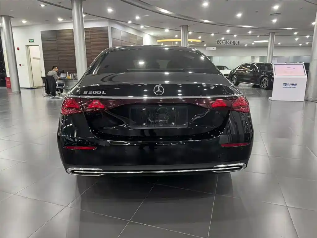 Mercedes-Benz E-Class — миниатюра 4