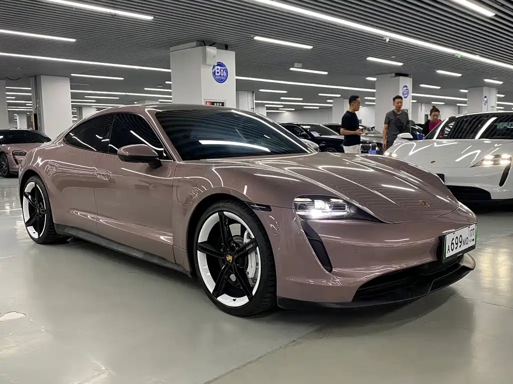 Porsche Taycan — миниатюра 3