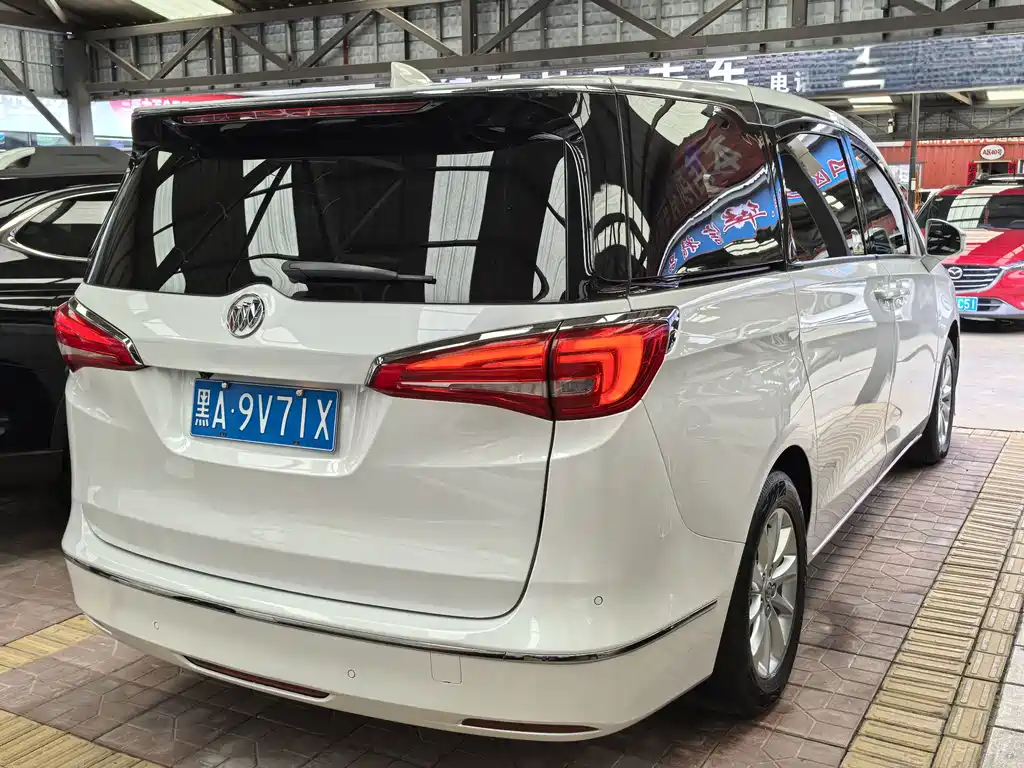 Buick GL8 — миниатюра 3