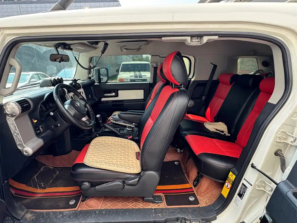 Toyota FJ Cruiser — миниатюра 8