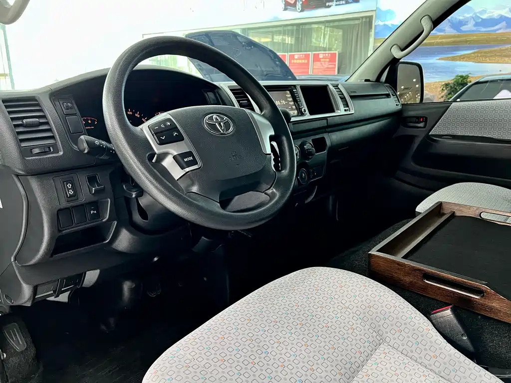 Toyota Hiace — миниатюра 6