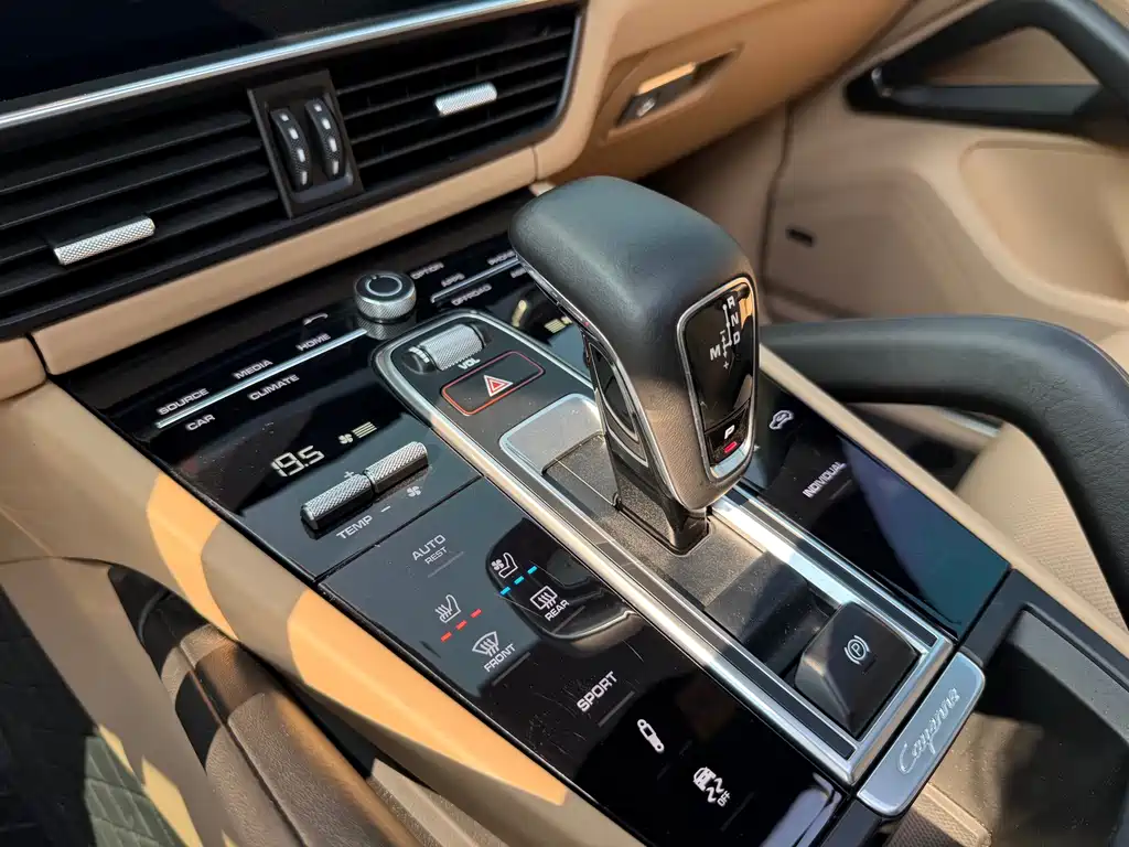Porsche Cayenne — миниатюра 17