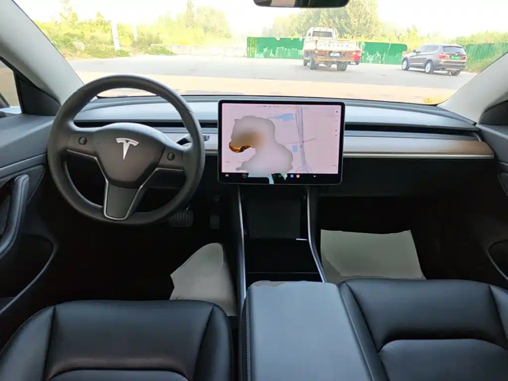 Tesla Model 3 — миниатюра 10