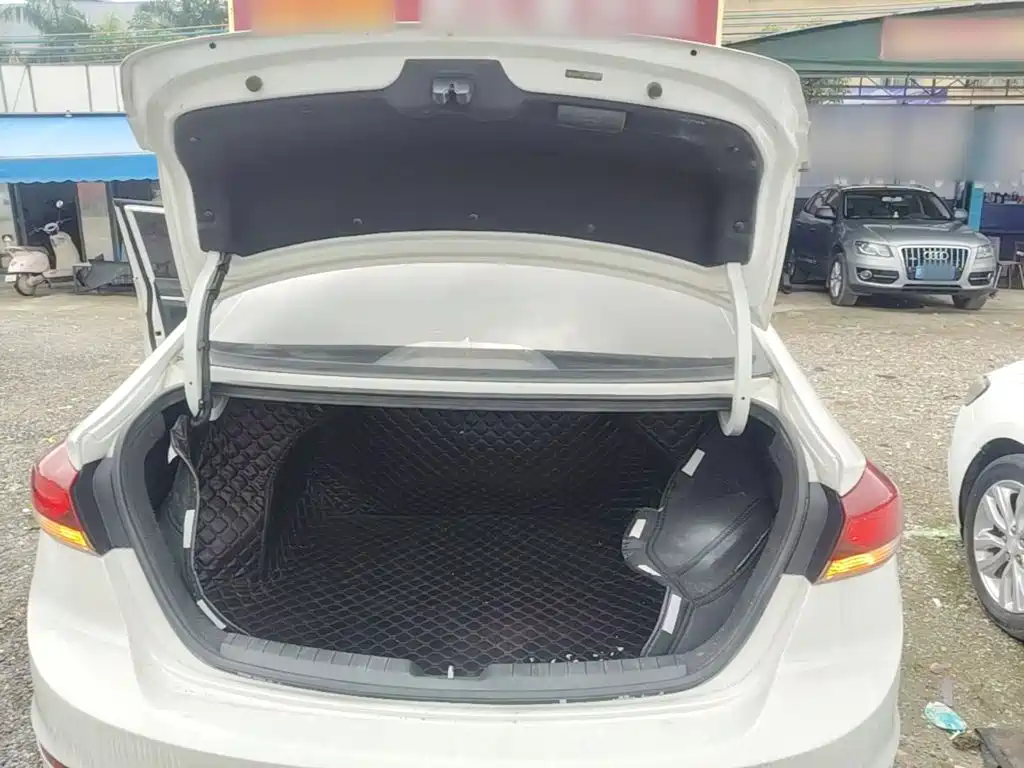 Hyundai Elantra — миниатюра 19