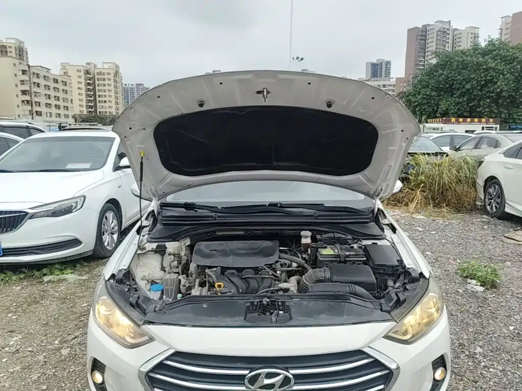 Hyundai Elantra — миниатюра 20