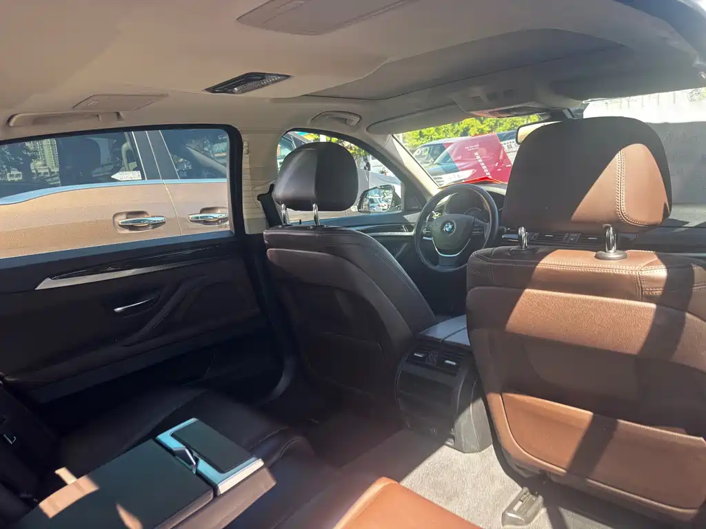 BMW 5 Series — миниатюра 12