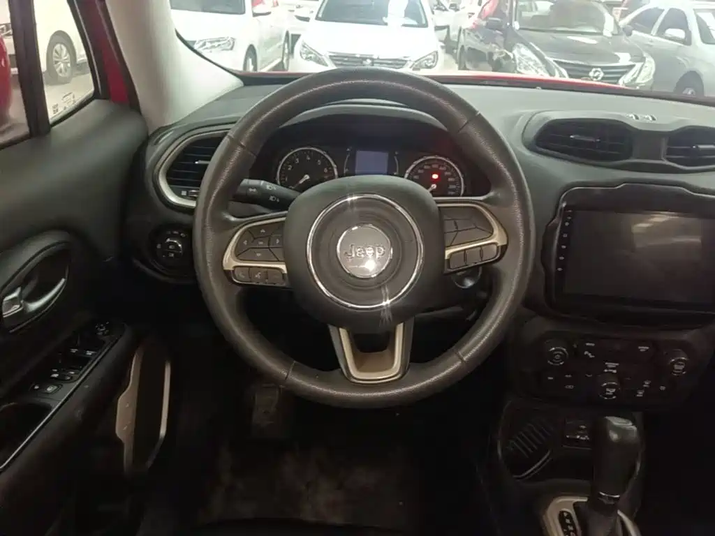 Jeep Renegade — миниатюра 11