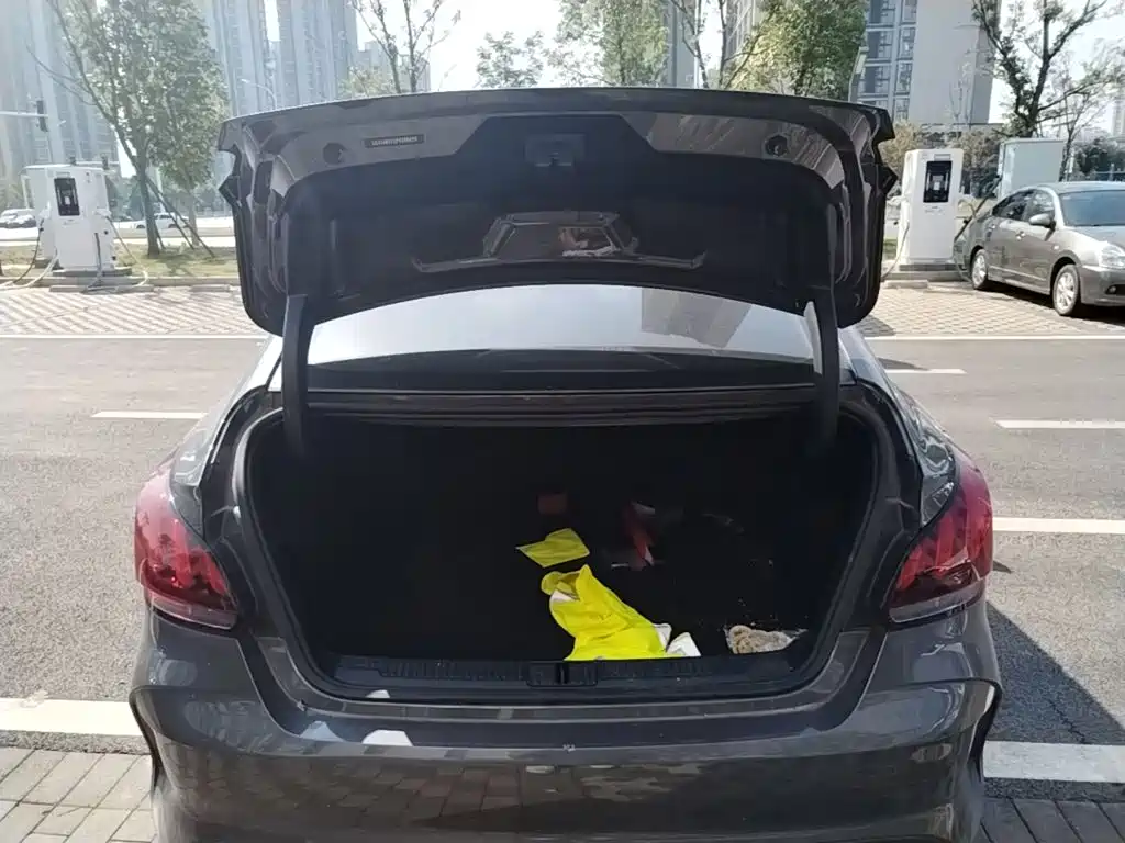 MG MG5 — миниатюра 22