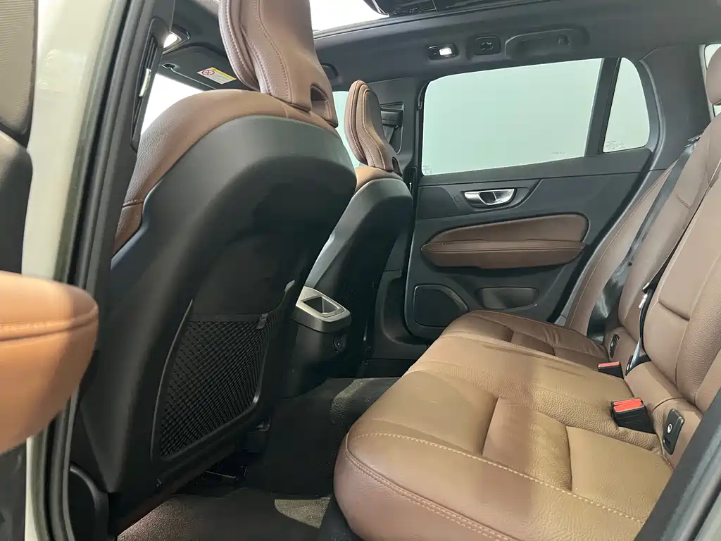 Volvo V60 2023 B5 Luxury