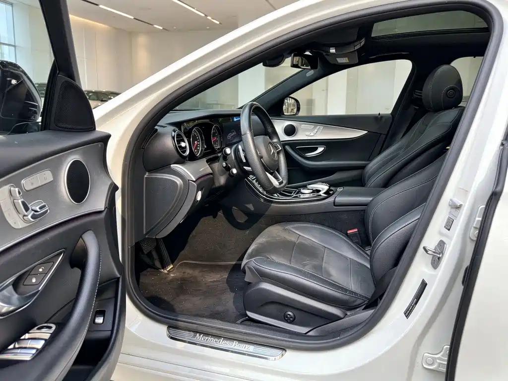 Mercedes-Benz E-Class — миниатюра 9