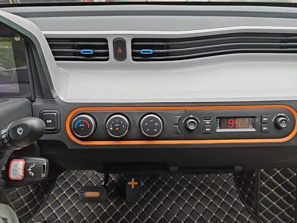 Wuling MINIEV — миниатюра 13