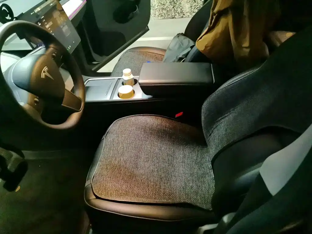 Tesla Model Y — миниатюра 11