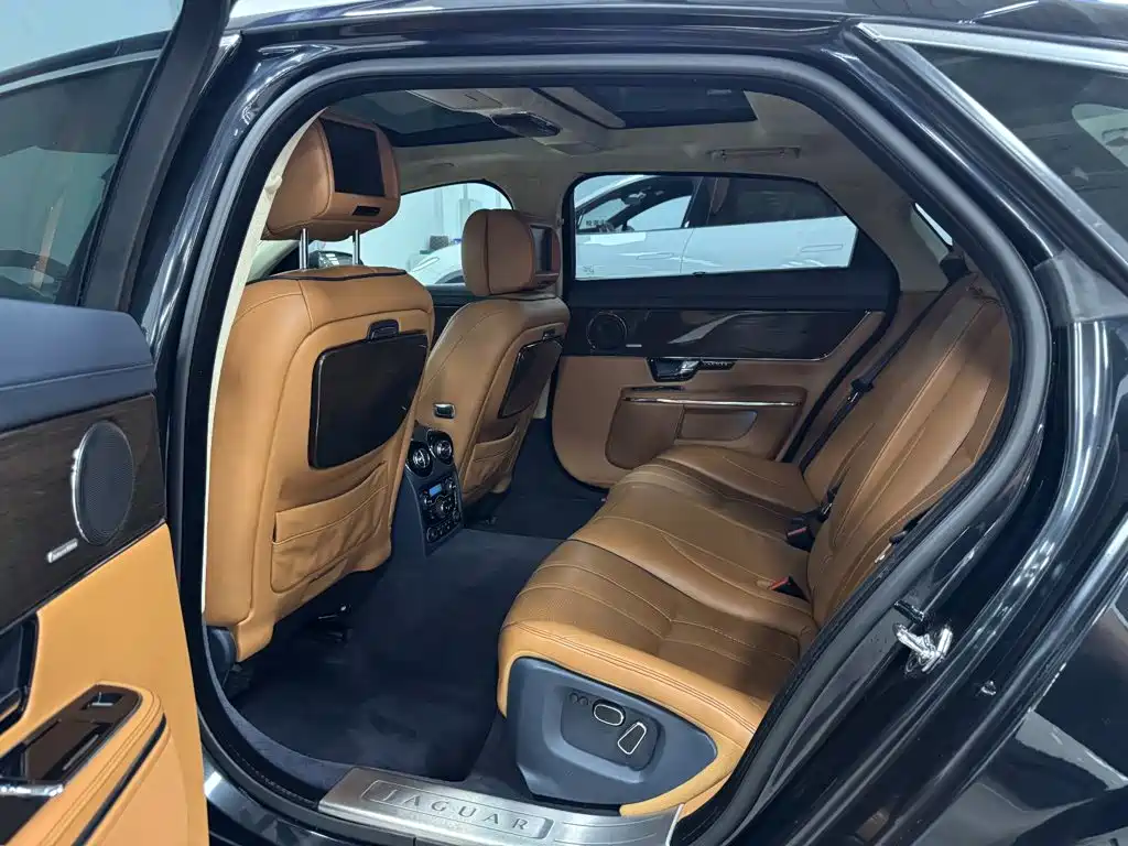 Jaguar XJ — миниатюра 8