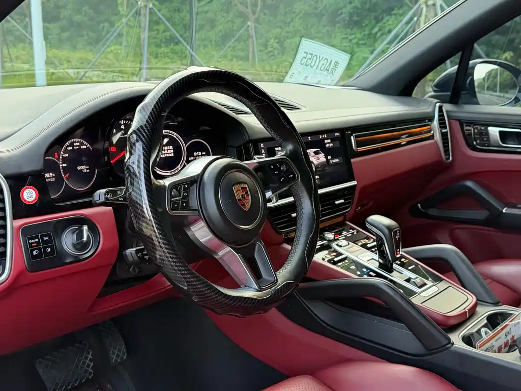 Porsche Cayenne — миниатюра 4